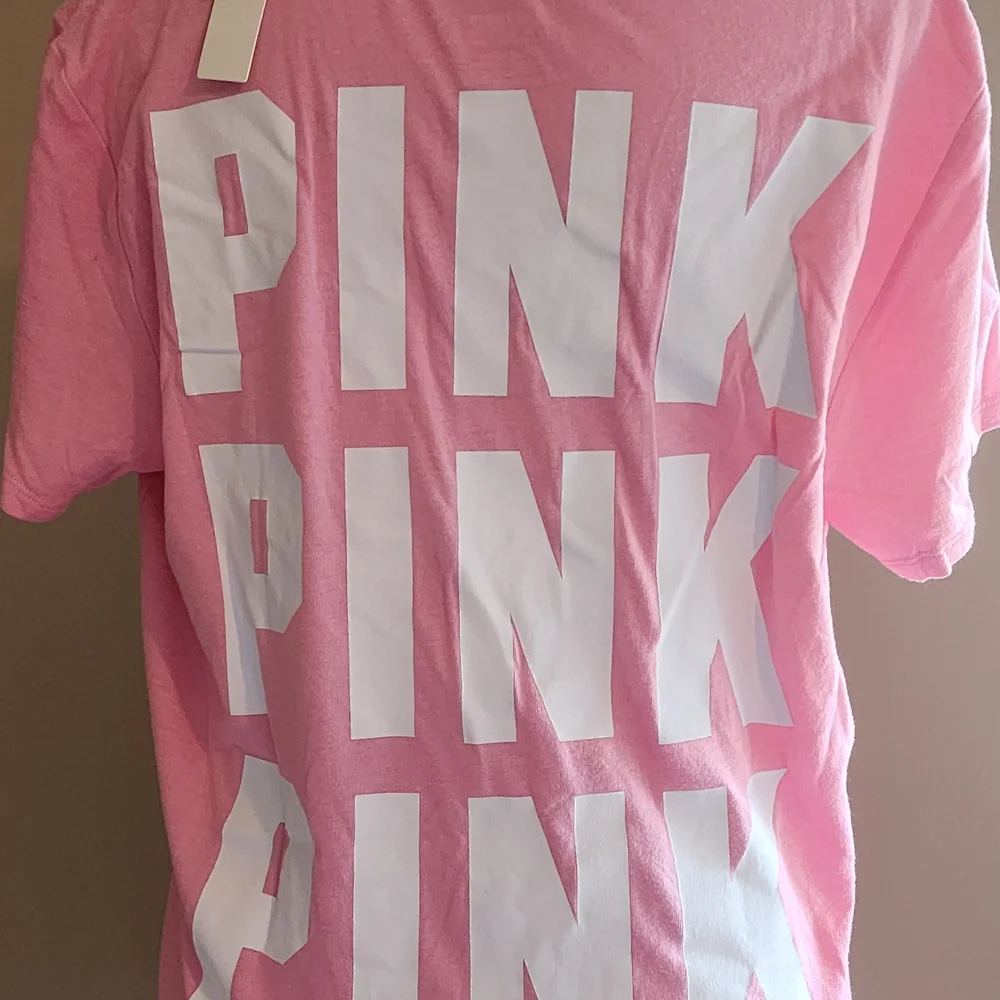 NWT PINK VICTORIA'S SECRET SS T-SHIRT - Picture 2 of 3